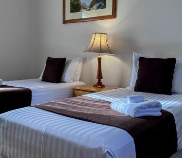 Ross Hotel | Riverview at Ross