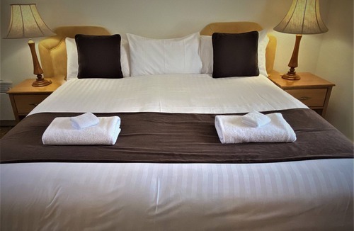 Ross Hotel | Riverview at Ross