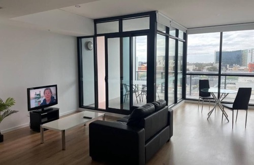 Adelaide Central Business District Apartment | RNR on Franklin-Apartment with Balcony