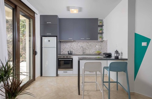 Petaloudes Apartment | Rodini Anassa | Apollo, Apartment