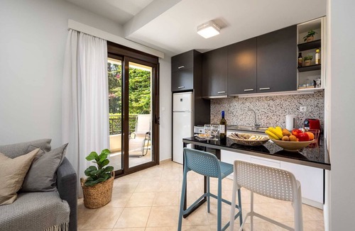 Petaloudes Apartment | Rodini Anassa | Apollo, Apartment