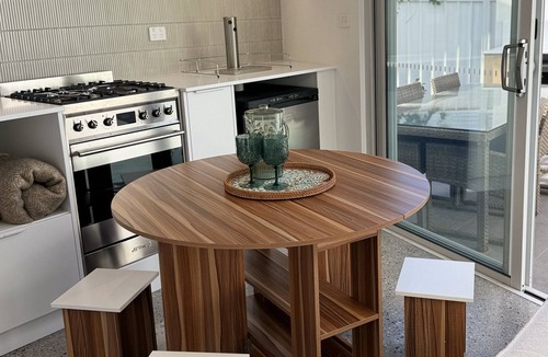 Shellharbour Apartment | Rom Baro's Tiny Beach House - beachside studio with pool in Shellharbour Village