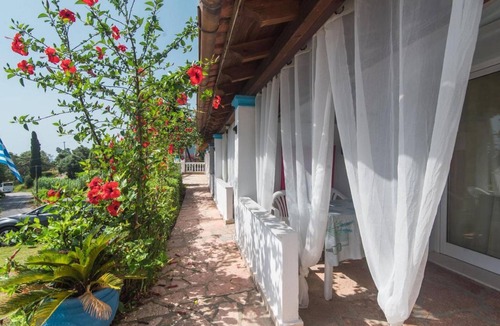 Dafnata Apartment | Romantic apartment in Mpenitses with shared pool