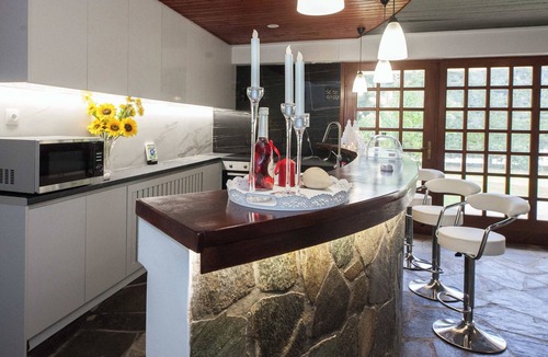 Nea Penteli Apartment | Romantic Stone Getaway Retreat in Nature-Loved Penteli