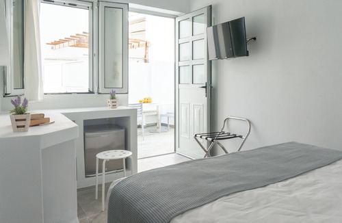 Parikia Hotel | Room 4 @ Pelican Paros in the Old Town!