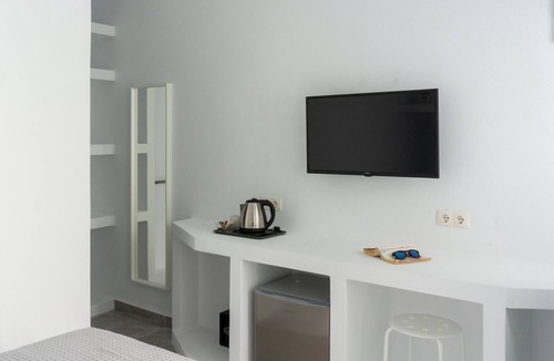 Parikia Hotel | Room 6 @ Pelican Paros in the Old Town!