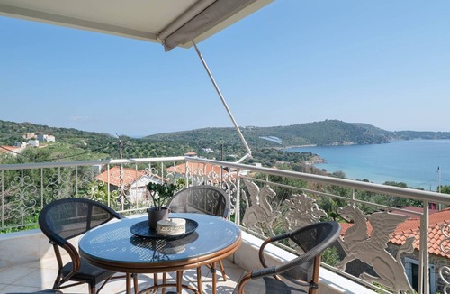 Skoutari Apartment | Room 'Standard 4' with Shared Terrace, Wi-Fi and Air Conditioning