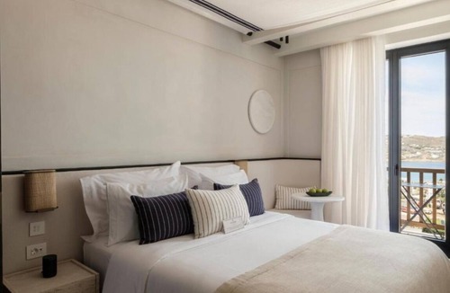 Drafaki Hotel | Room with Rooftop Pool Near Mykonos Old Town – Ideal for a Romantic Escape!