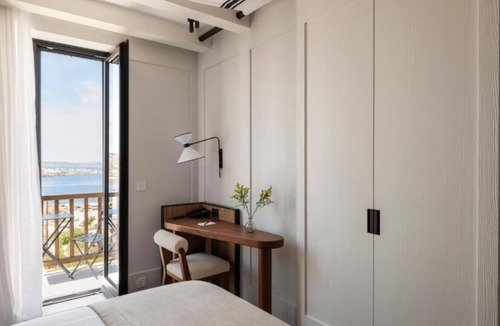 Drafaki Hotel | Room with Rooftop Pool Near Mykonos Old Town – Ideal for a Romantic Escape!
