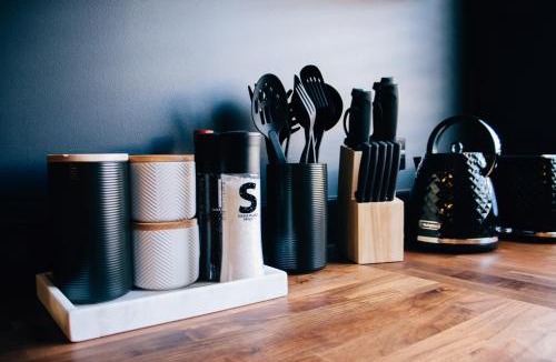 Leeton Apartment | Rooms of Renown - The Panaretto Parlour