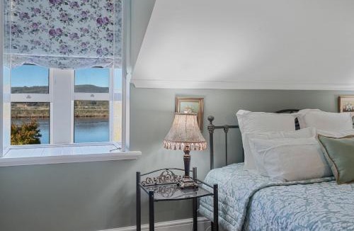 Franklin Bed & Breakfast | Rose Room, Franklin Lodge, Huon Valley