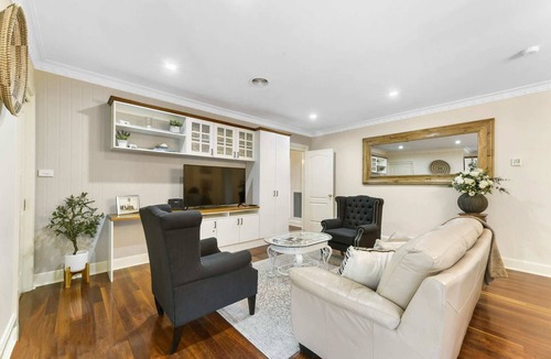 Bletchington House | Roselawn Manor | 5 Bedroom Entertainer