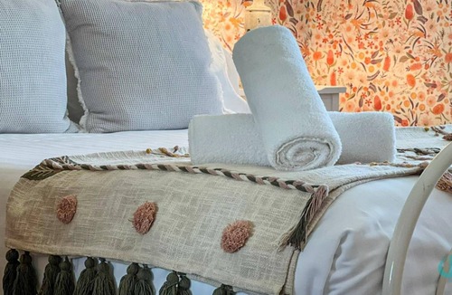 Catherine Hill Bay House | Rosella Cottage - private pool, walk to beach