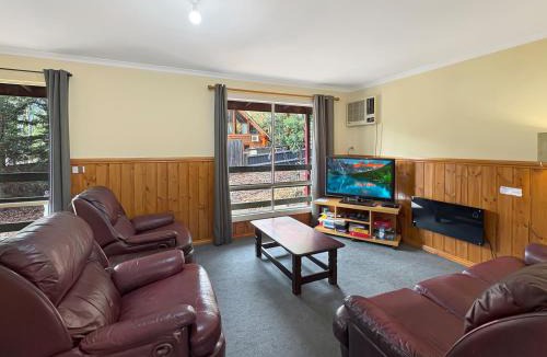 Sawmill Settlement House | Rosella Views