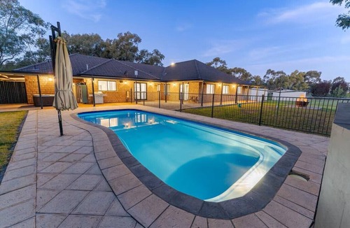 Dubbo East House | Rosemont Boutique Lodge - nestled in peaceful countryside in the heart of NSW.