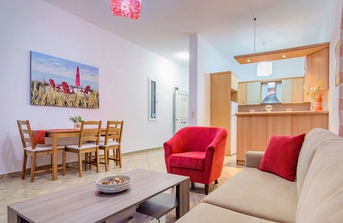 Samos Town House | "Rote Villa" by Interhome