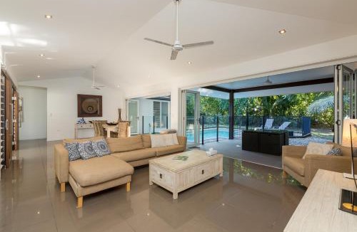 Wongaling Beach House | Roya on Mission - Beachfront - Wongaling - Family