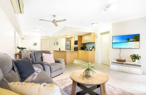 Cairns North Apartment | Royal Pavillions City Escape- Luxurious Apartment | Pool | Walk to Esplanade & Dining
