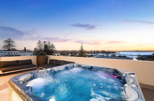 The Entrance North House | Royal Retreat: Luxury Beachfront View