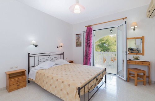 Amoudi Apartment | Ruassi Studios - Open Plan studio with balcony
