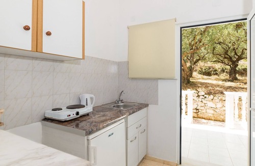 Amoudi Apartment | Ruassi Studios - Open Plan studio with balcony