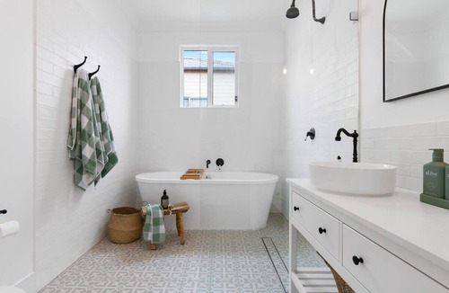 Abermain House | Rustic Retreat with Spa & Fire Pit