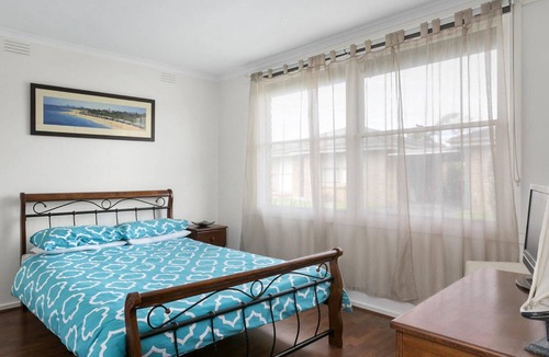 Rye House | Rye Beachfront Gem - Spacious Bayside unit