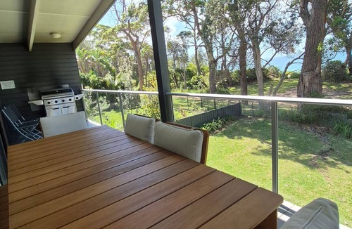 Vincentia House | Sabia Beach House Vincentia - Family Fun - Beachfront