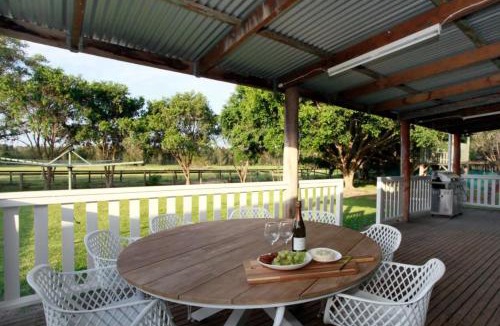 Anna Bay House | Sahara Trails Complex Sleeping groups WiFi Air Conditioning Horse Riding and much more