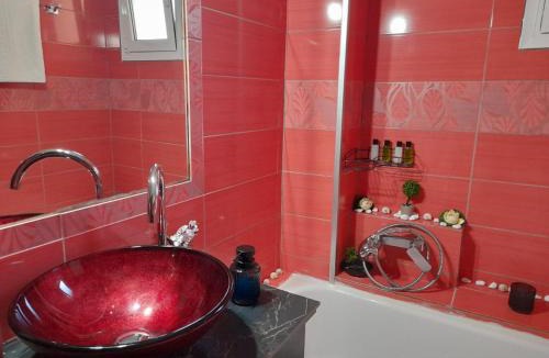 Kamena Vourla Apartment | Sakis and Lydia Apartment