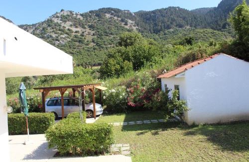 Salakos House | Salakos Mountain View Home