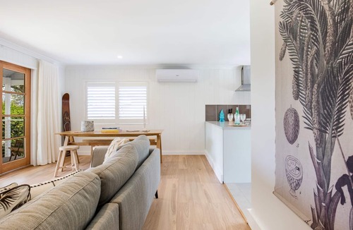 Erowal Bay House | Salt & Pepper - Pet Friendly - 5 Mins to Beach