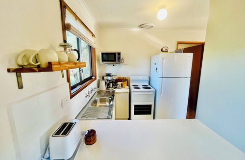 Ventnor House | "Salt Water" Holiday Home Ventnor - Phillip Island- Walk to Beach - Pet Friendly