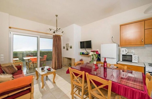 Stavros Apartment | Saltwater Pool Flat in Chania