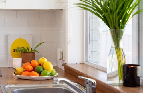 Callala Bay House | Salty Marlin – pet friendly, 5-minute walk to the calm waters of the bay