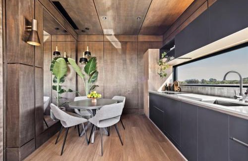 Wonnerup Ski Chalet | Samphire Chalet Banksia - A Serene Natural Beauty