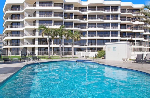 Tugun Apartment | San Simeon 6 - Spacious, ground floor and absolute beachfront!