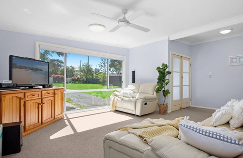 Culburra Beach House | Sanctuary on the Bay - launch your kayak from the yard