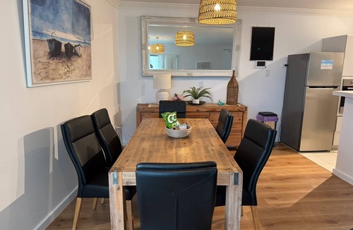 Scarborough Apartment | Sandcastles Beachfront ☆ Luxury Retreat Apartment