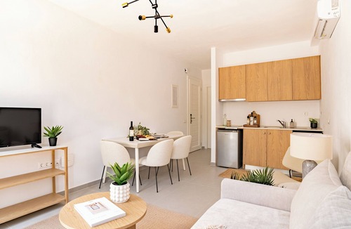 Molos Apartment | Sanders Paros Gardens - Cozy 1-Bdr Apt w Patio