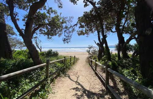 Sandy Beach Hostel | Sandy Beach Bungalow - Hostel Accomodation