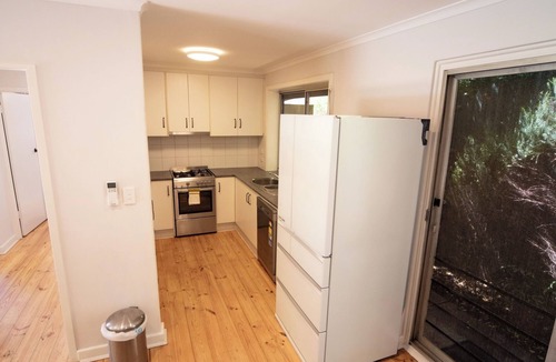 Seacliff Park House | Sandy Pool Shack: Saltwater Pool, Pets Welcome, Park & Beach