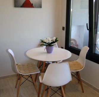 Marathias Apartment | Santa Barbara Lakis Apartments
