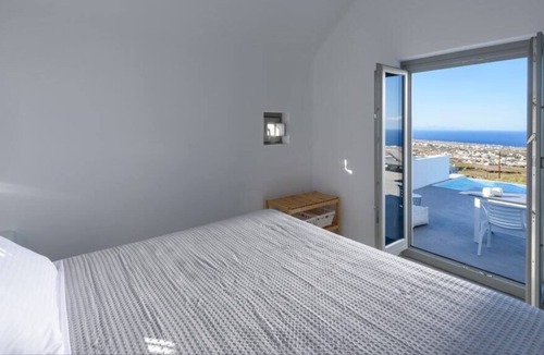 Pyrgos Villa | Santorini 2 Bedroom Villa with Private Pool