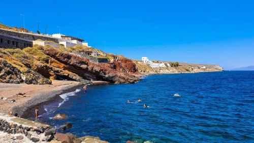 Imerovigli Apartment | Santorini's Welcoming Getaway - Blissful & Homely