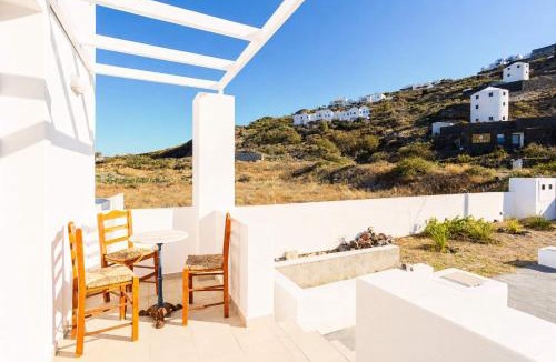 Imerovigli Apartment | Santorini's Welcoming Getaway - Blissful & Homely