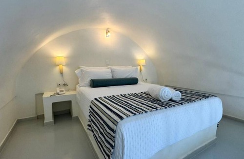 Imerovigli Hotel | Santorini Theasis Suites