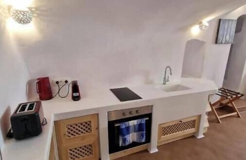 Emporio House | santorini -treasures daisy cave traditional