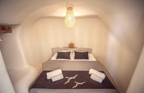 Vourvoulos Hotel | Santorini Villas