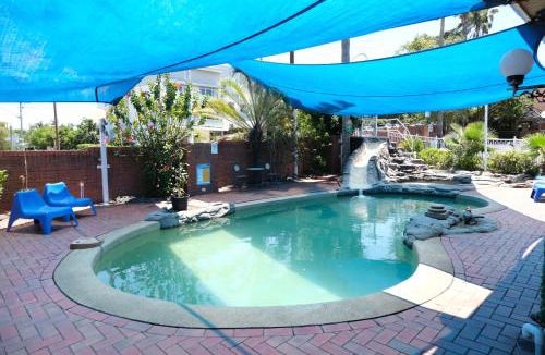 The Entrance Hotel | Sapphire Palms Motel